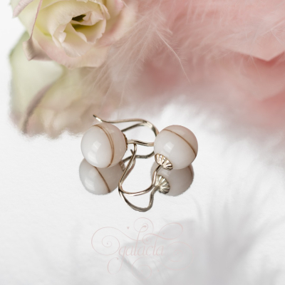 Breastmilk Pearl Earrings - Celebrate Your Motherhood with Unique and Personalized Jewelry 