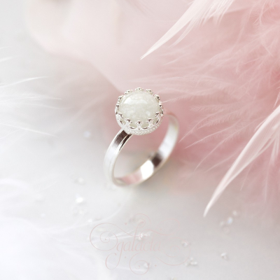 Crown Breastmilk Ring: Celebrate Motherhood with Personalized Elegance